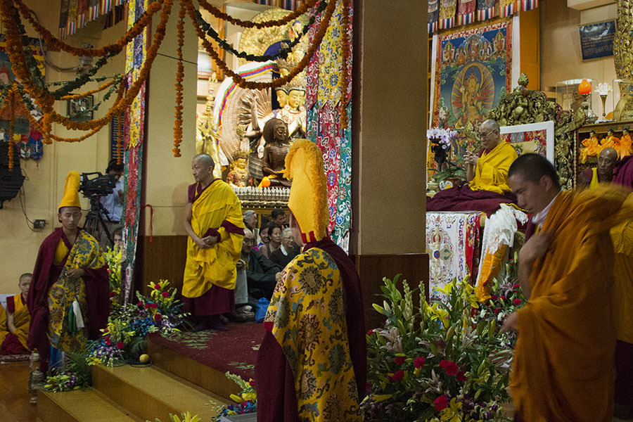 Dalai Lama im Tsunglagkhang Tempel