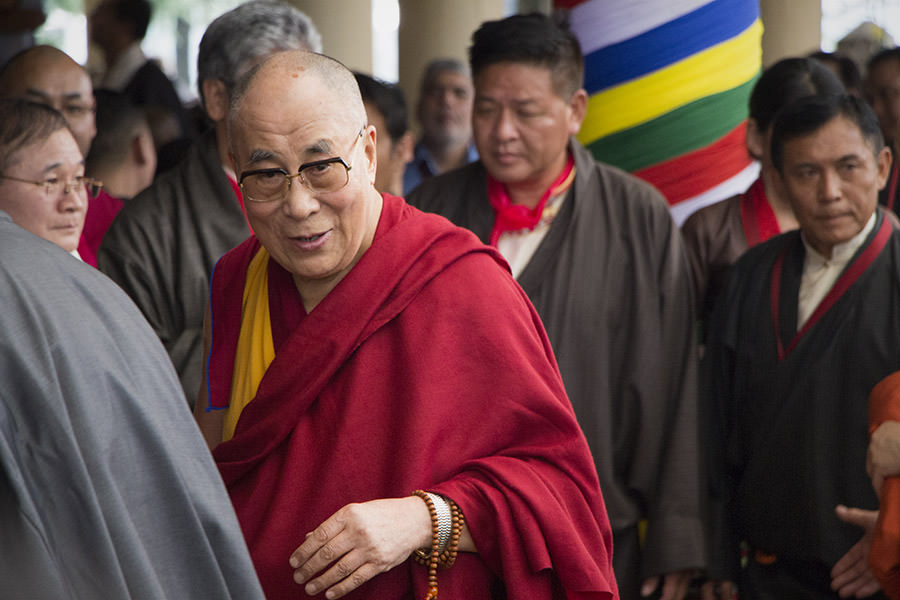 Dalai Lama erreicht die Bühne