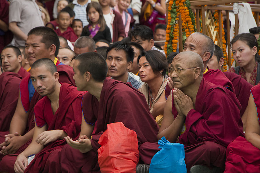 Tibetische Mönche beten für Dalai Lama