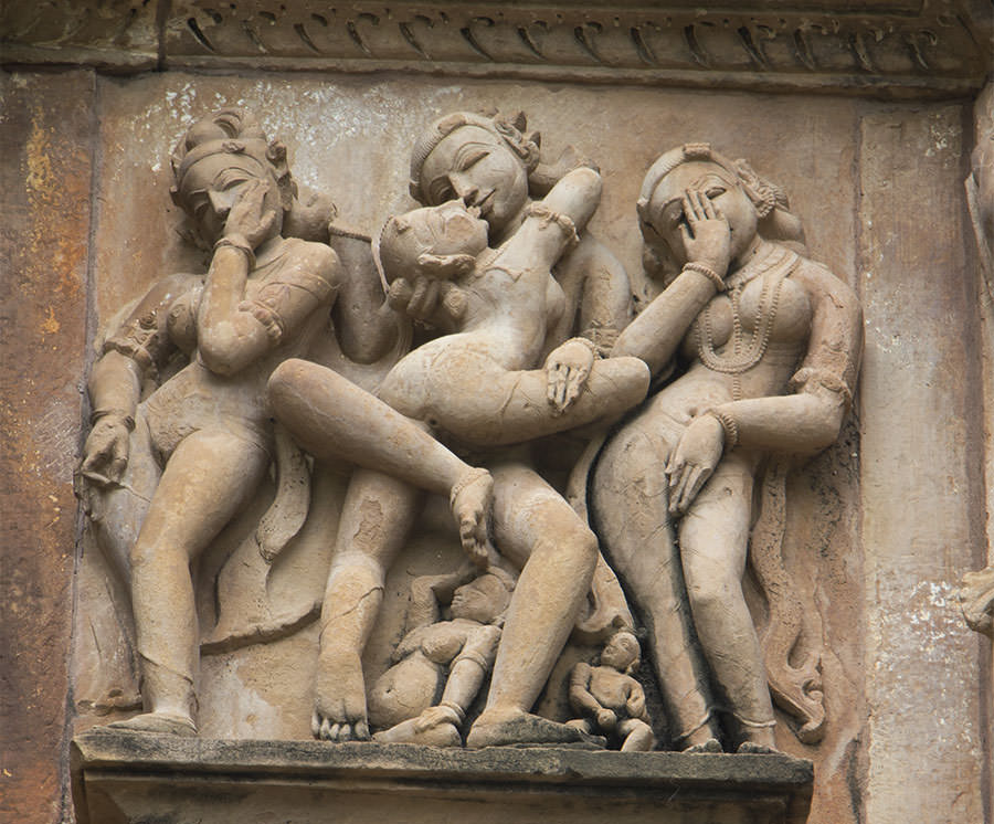 Kamasutra-Tempel-Khajuraho-ein-Bein-zum-Stehen-reicht-aus