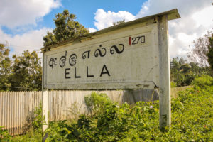 Bahnhofs-Schild von Ella