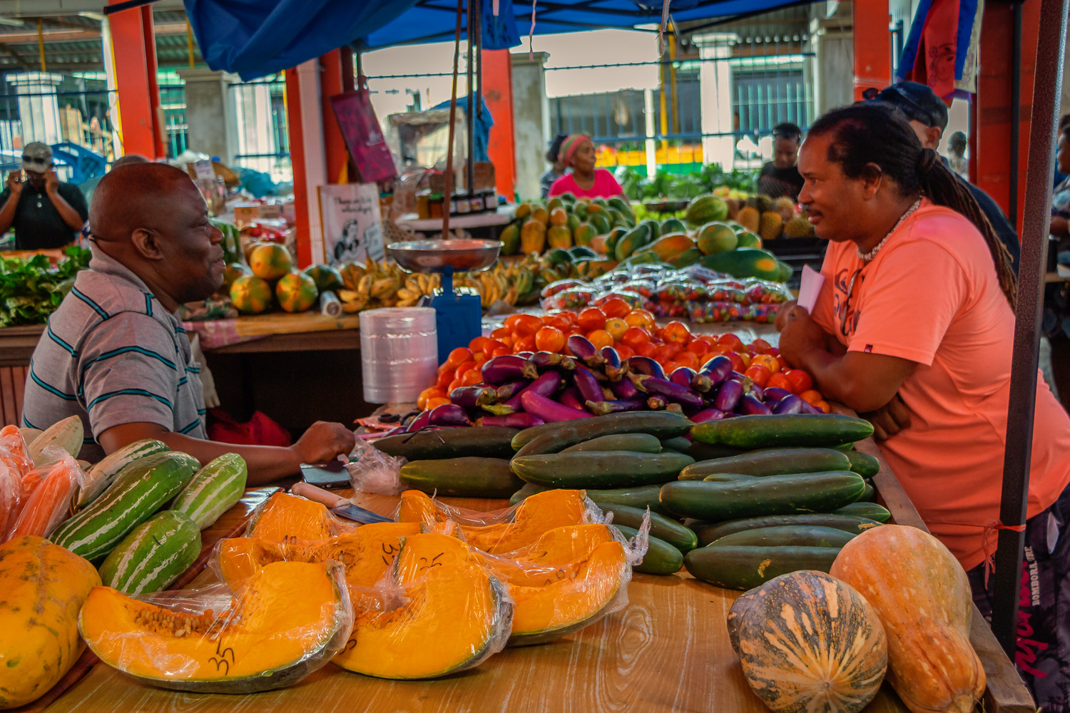 Seychellois auf dem bunten Markt Sir Selwyn Selwin Clarke in Victoria